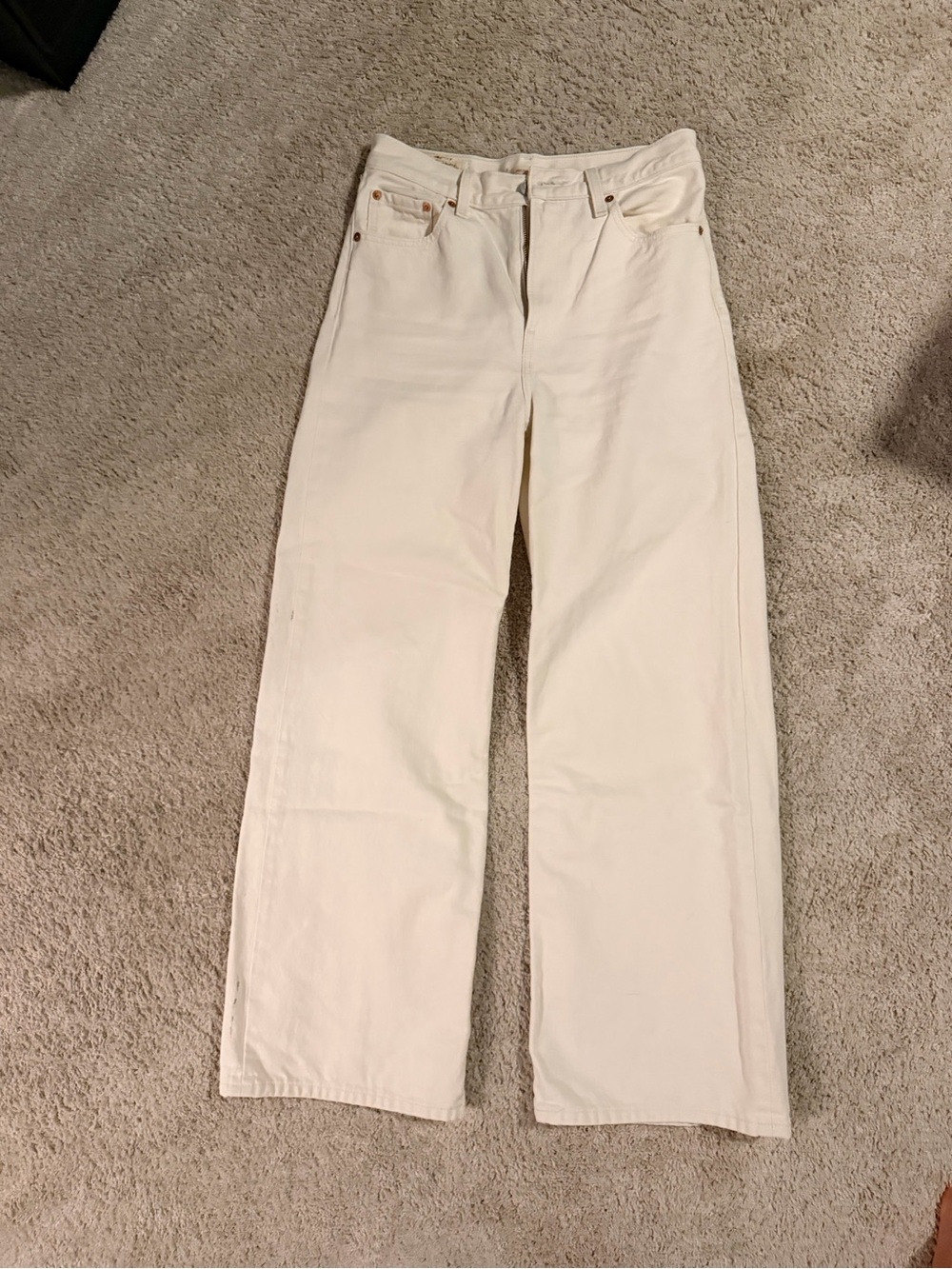 Women’s Levi’s High-Rise ribcage wide leg Jeans in Off-White